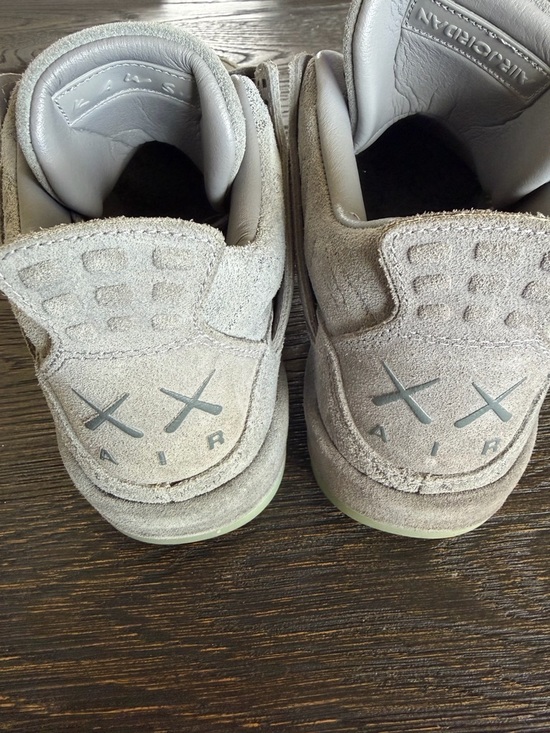 Jordan 4 Retro- KAWS Men’s size 10 - Picture 6 of 12